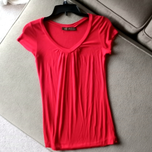 ❣The Limited vneck tshirt ❣ - Picture 1 of 2